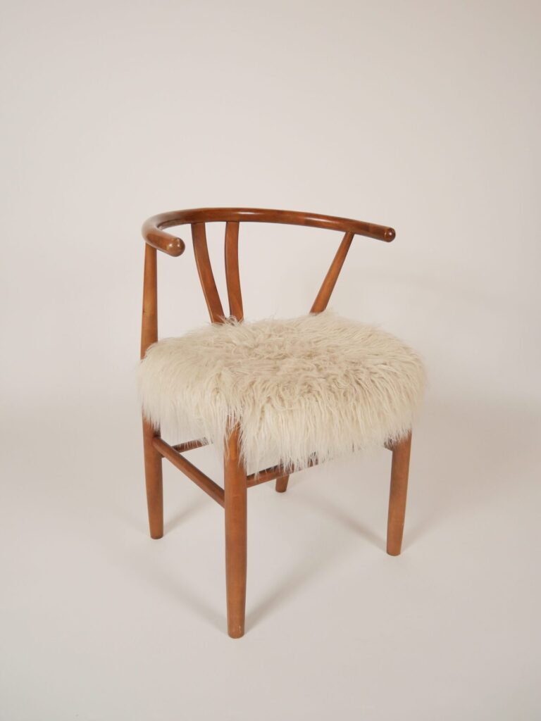 FUR WISHBONE CHAIR