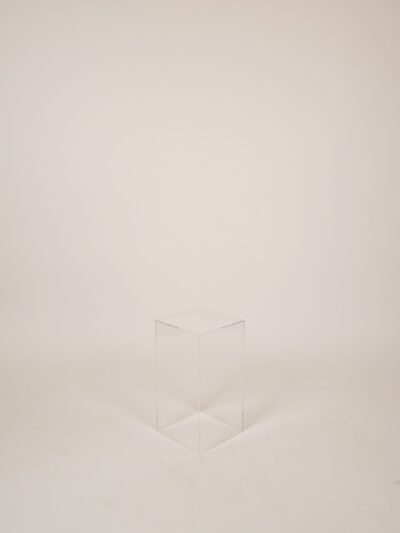 18" ACRYLIC PEDESTAL