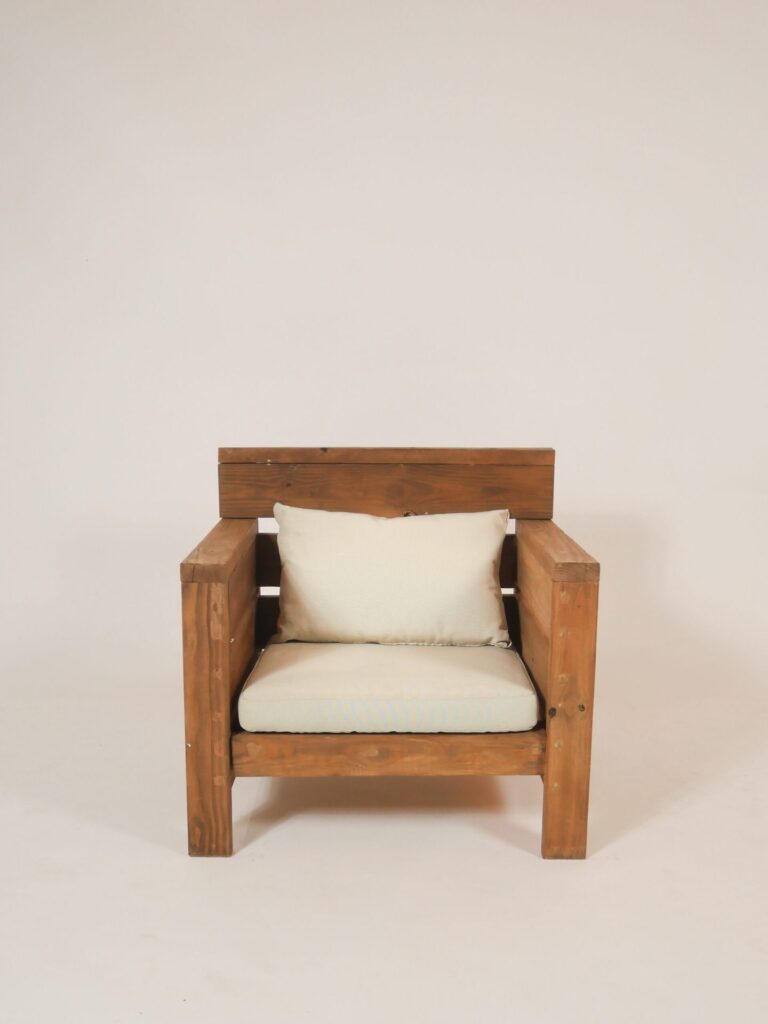 OUTDOOR WOOD CHAIR