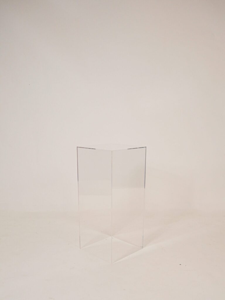 32" ACRYLIC PEDESTAL