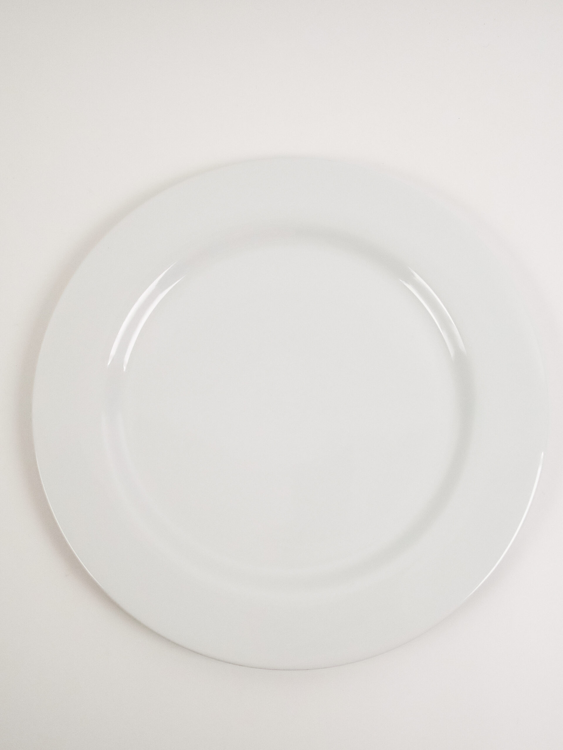 WHITE CERAMIC ROUND PLATE 16"