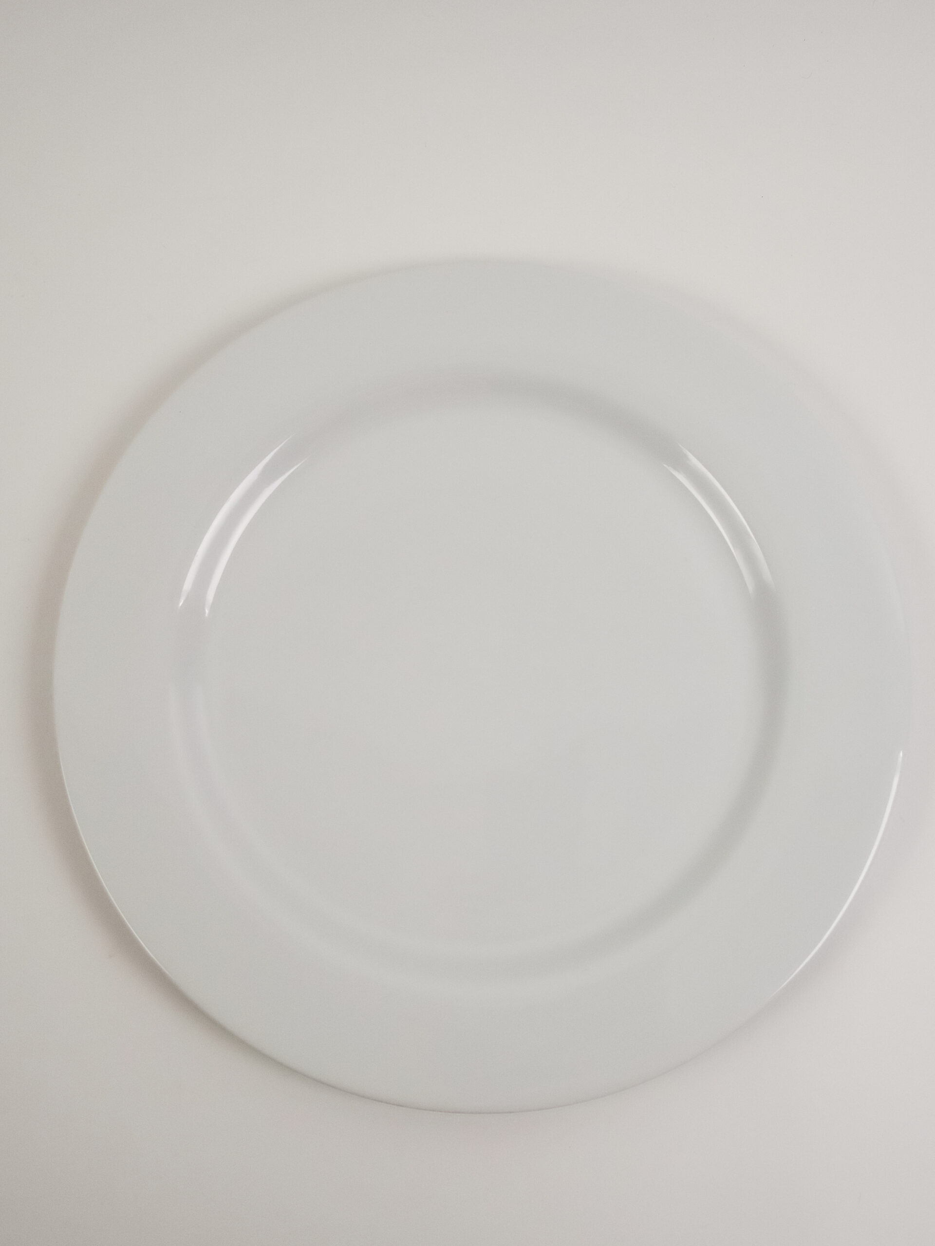 WHITE CERAMIC ROUND PLATE 16"