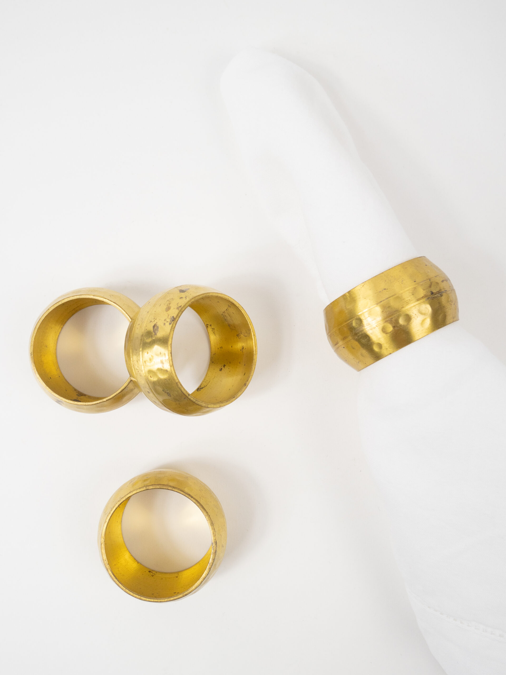 GOLD ROUND ORBIT NAPKIN RING
