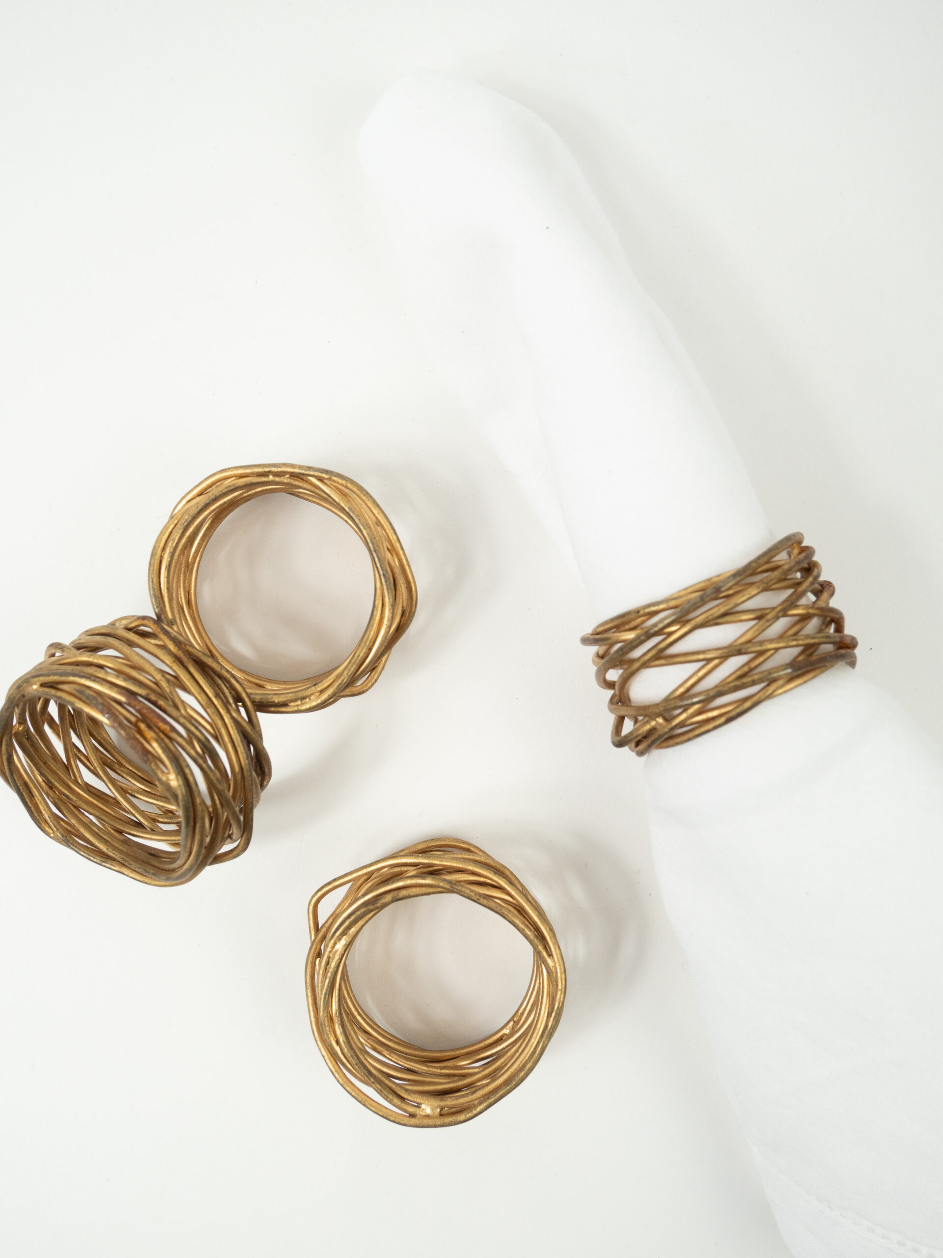 GOLD TWISTED WIRE NAPKIN RING