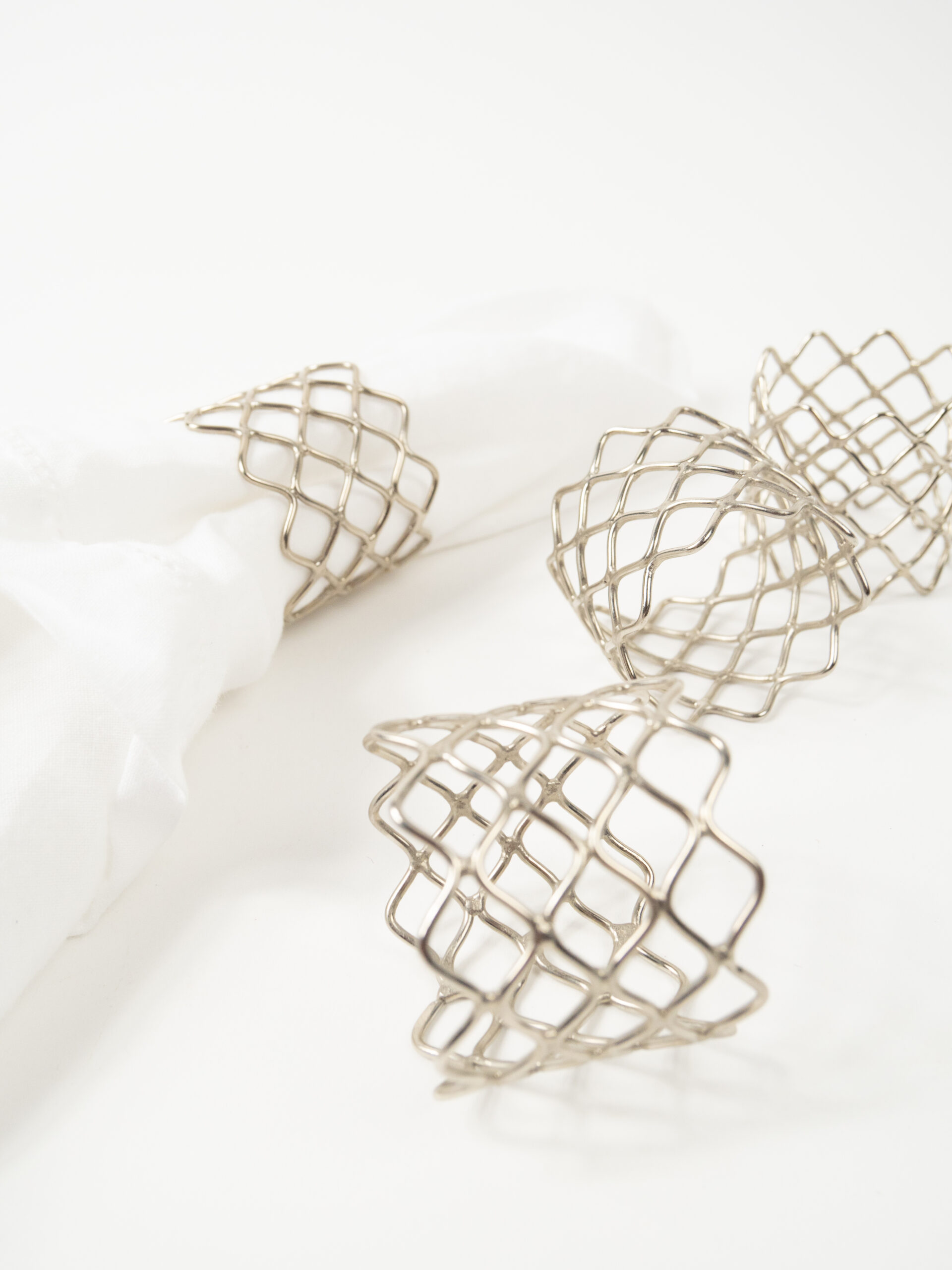 WELDED WAVES NAPKIN RING