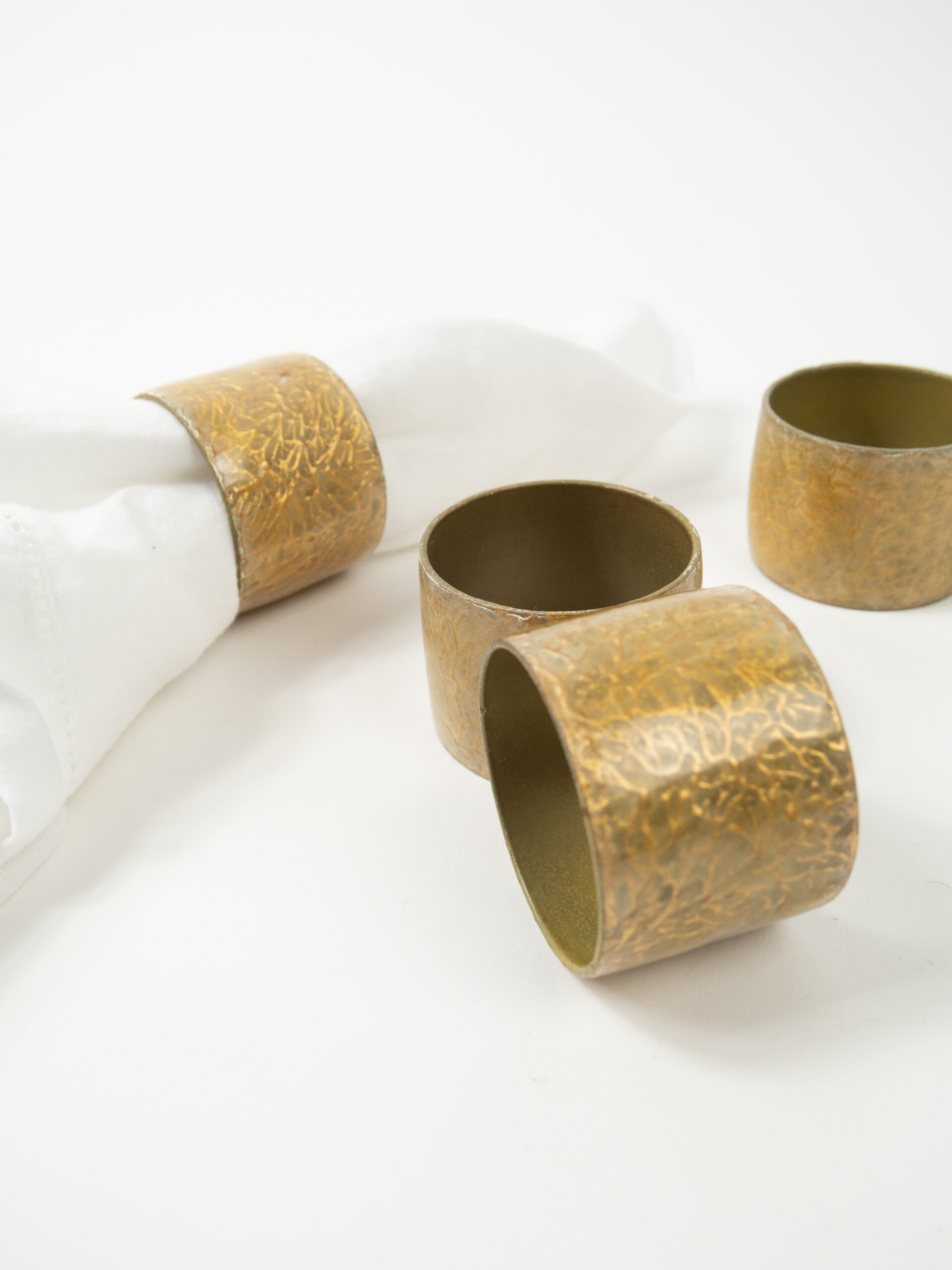 GOLD ROUND CRUSHED NAPKIN RING