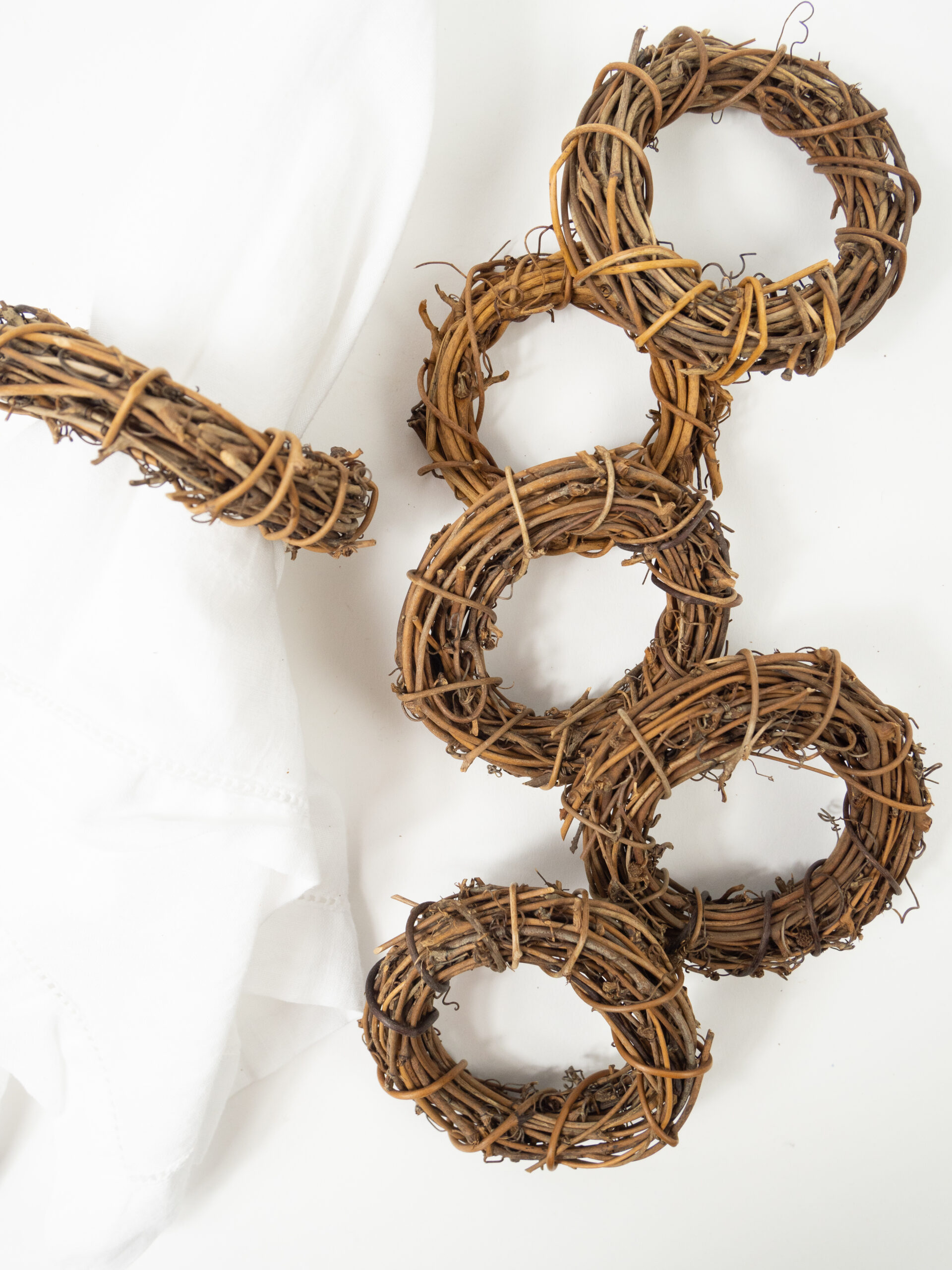 GRAPEVINE NAPKIN RING