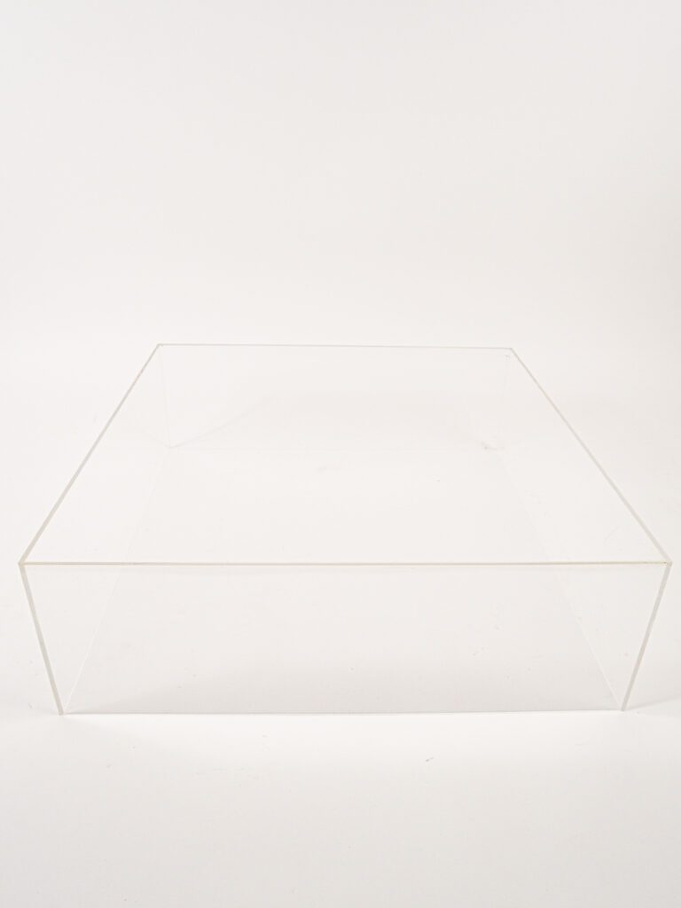 ACRYLIC CAKE STAND 18"X18"