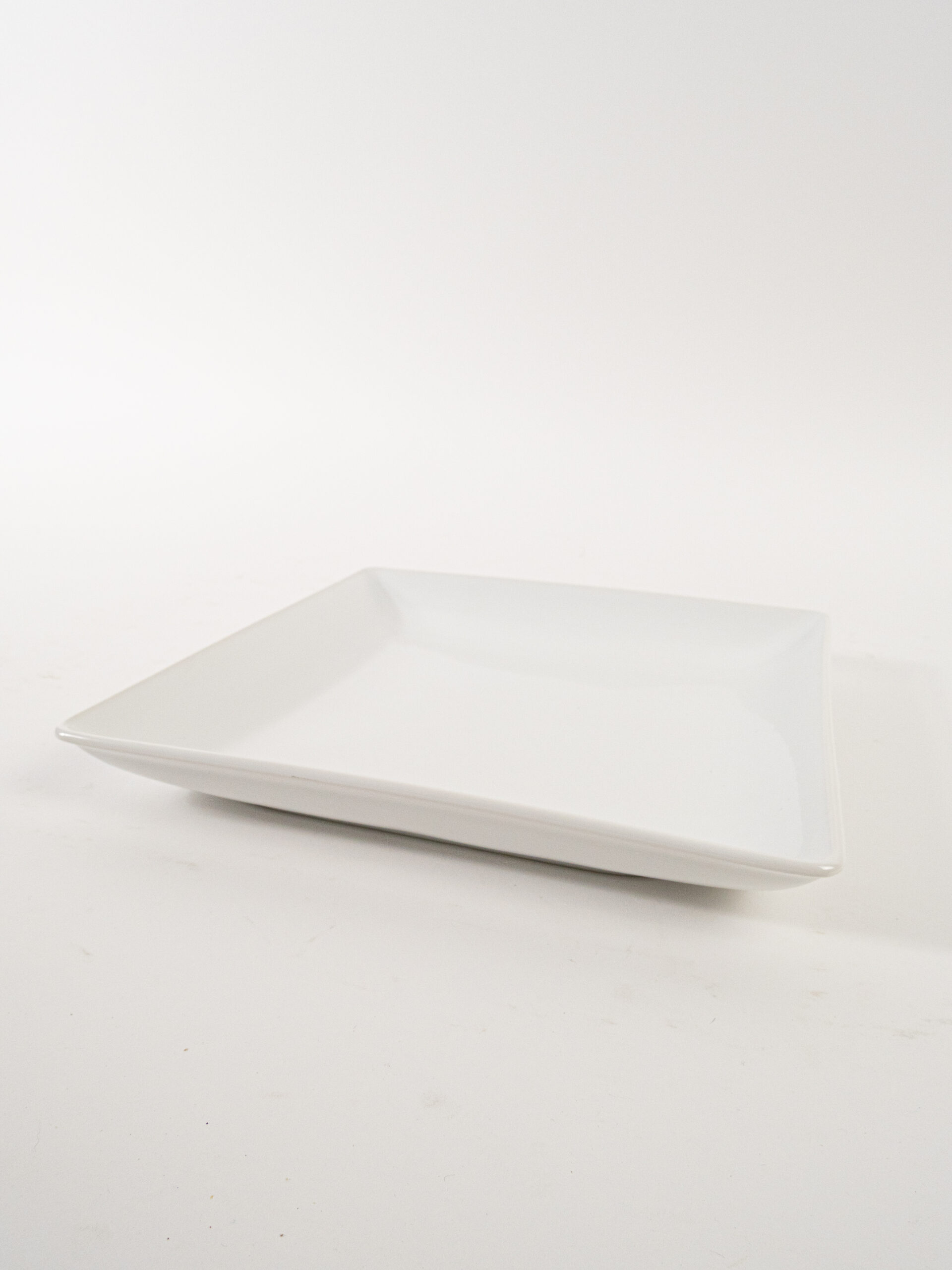 WHITE SQUARE CERAMIC PLATE 10.5"