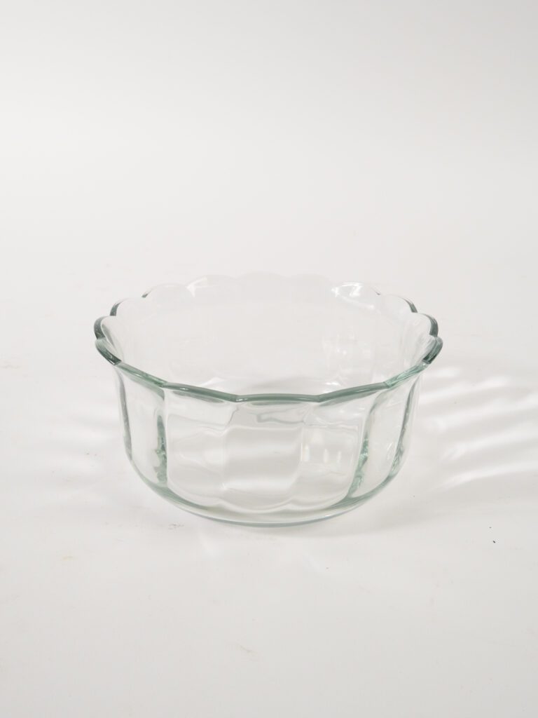SMALL GLASS SCALLOPED BOWL