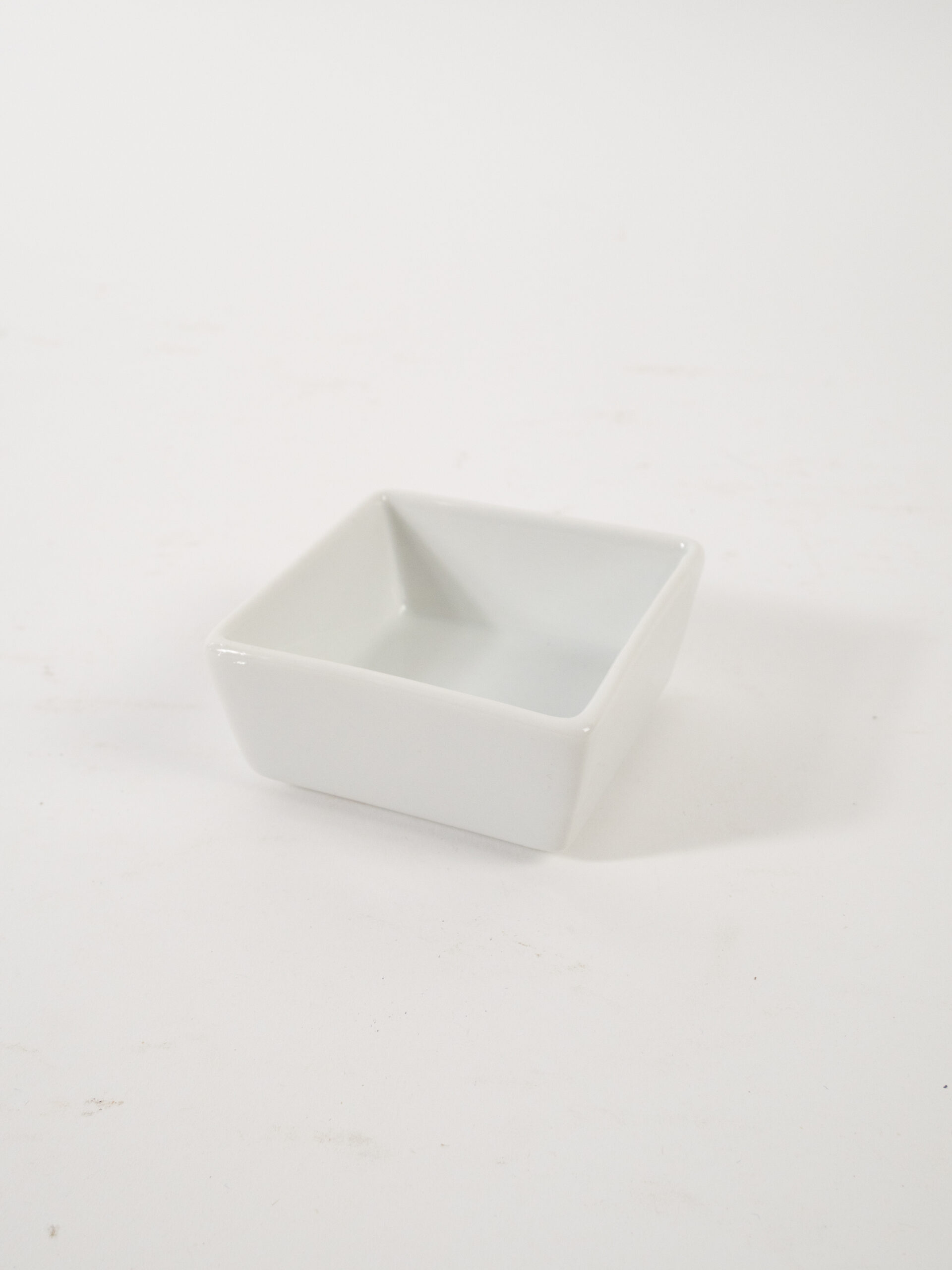 WHITE SQUARE RAMEKIN 4 OZ