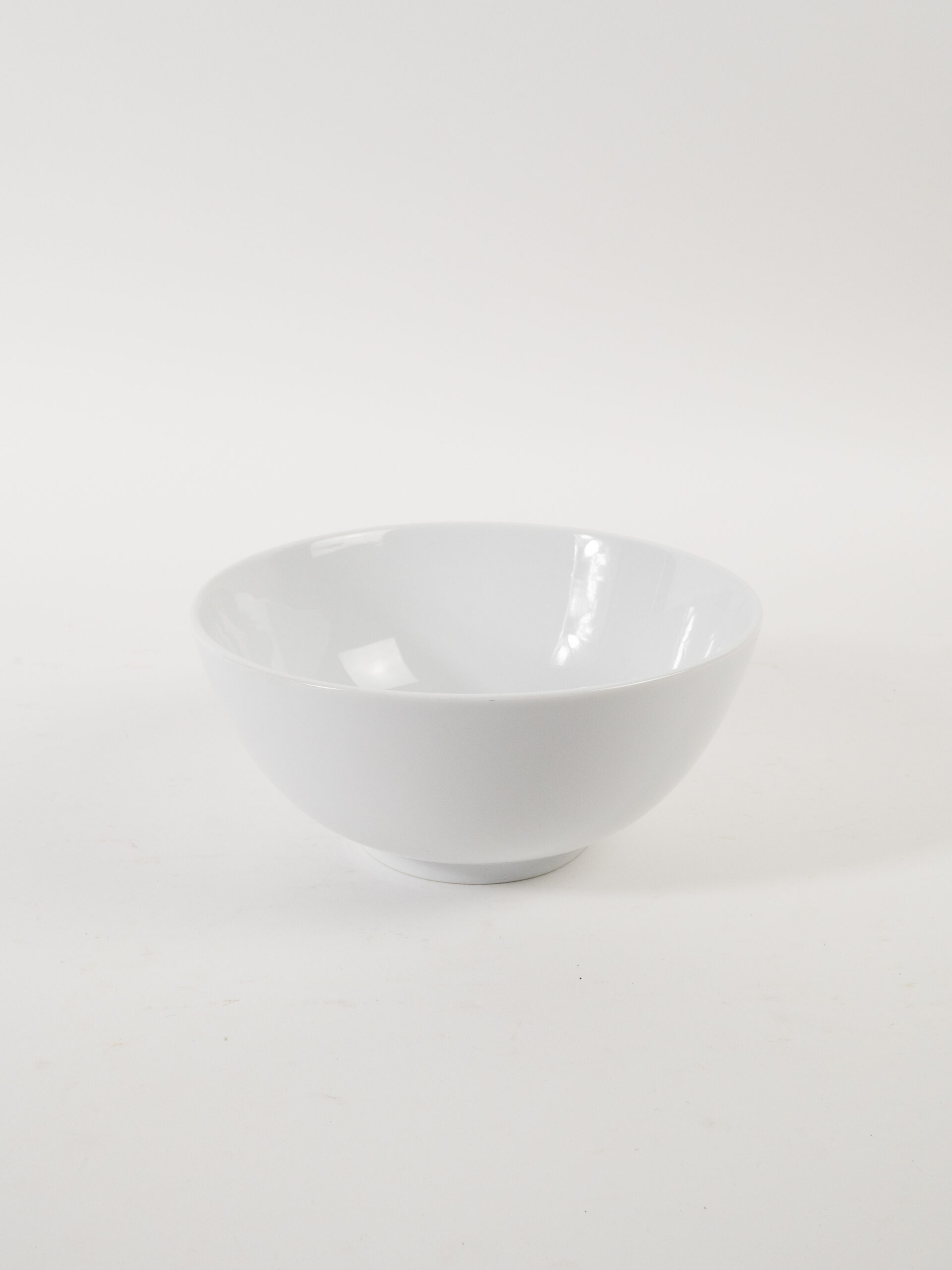 WHITE BOWL 9" 60 OZ
