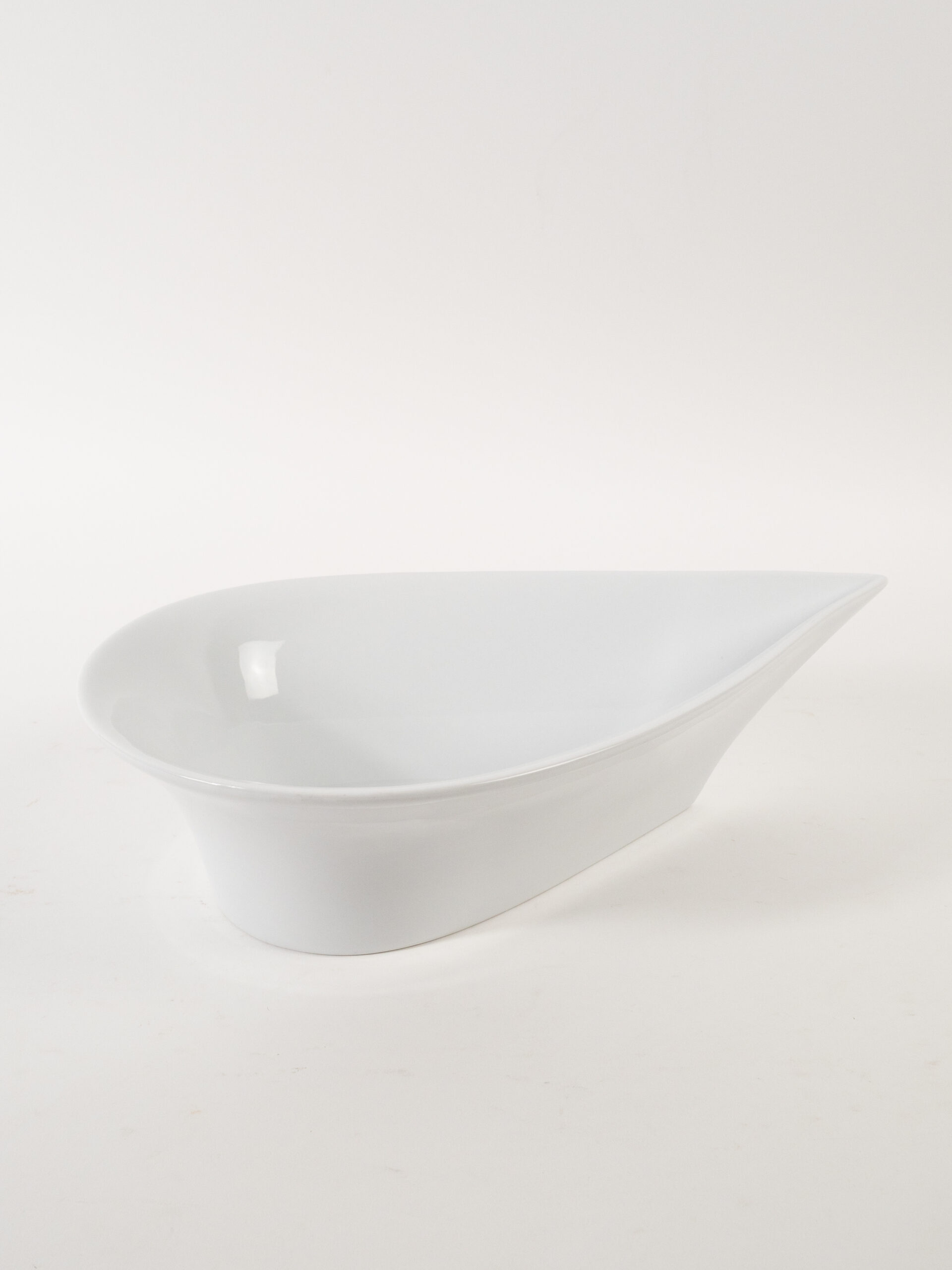 TEARDROP BOWL 16" 64 OZ