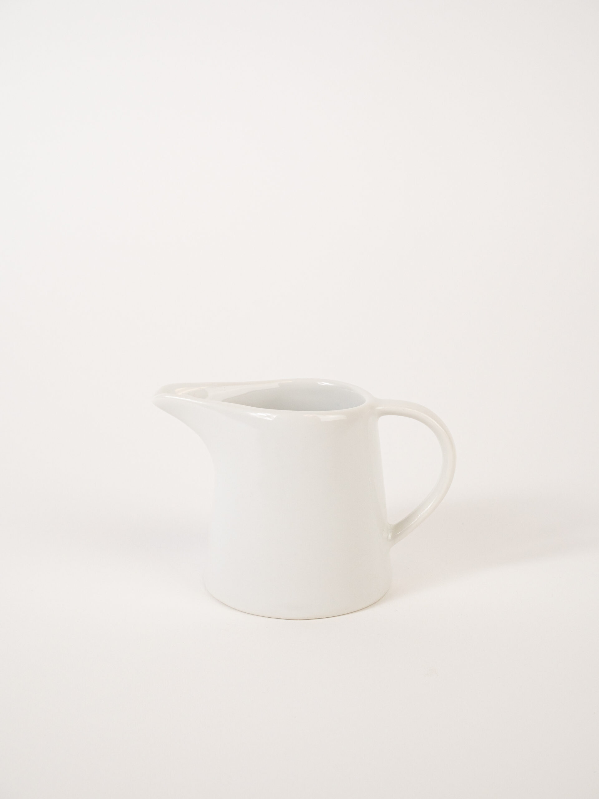 WHITE RIM CLASSIC CREAMER 6OZ