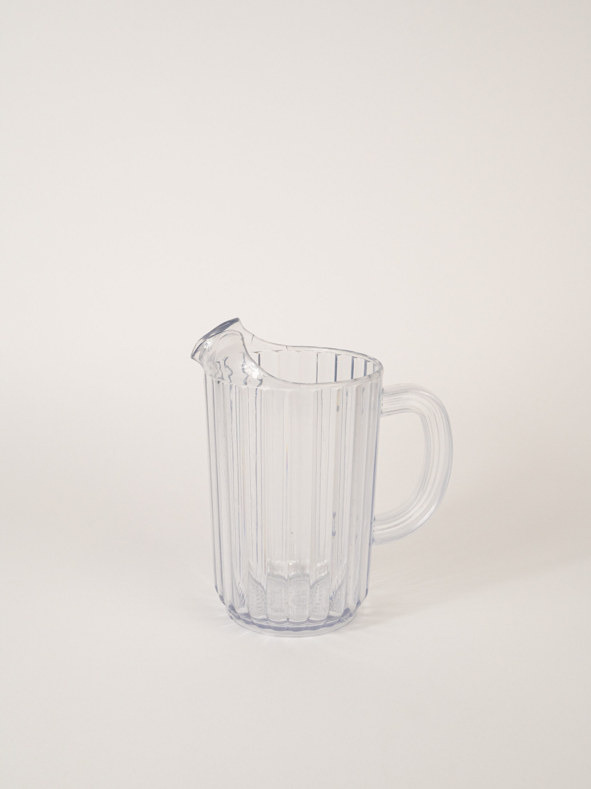 PLASTIC PITCHER 32 OZ