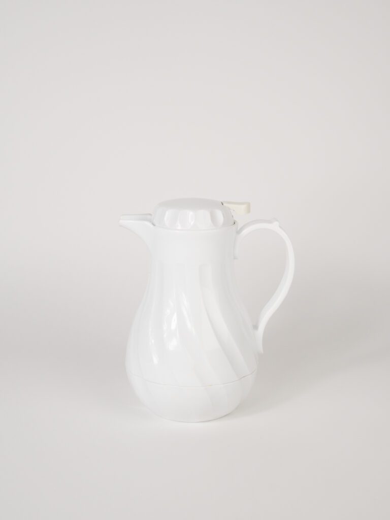 WHITE THERMAL PITCHER 20 OZ