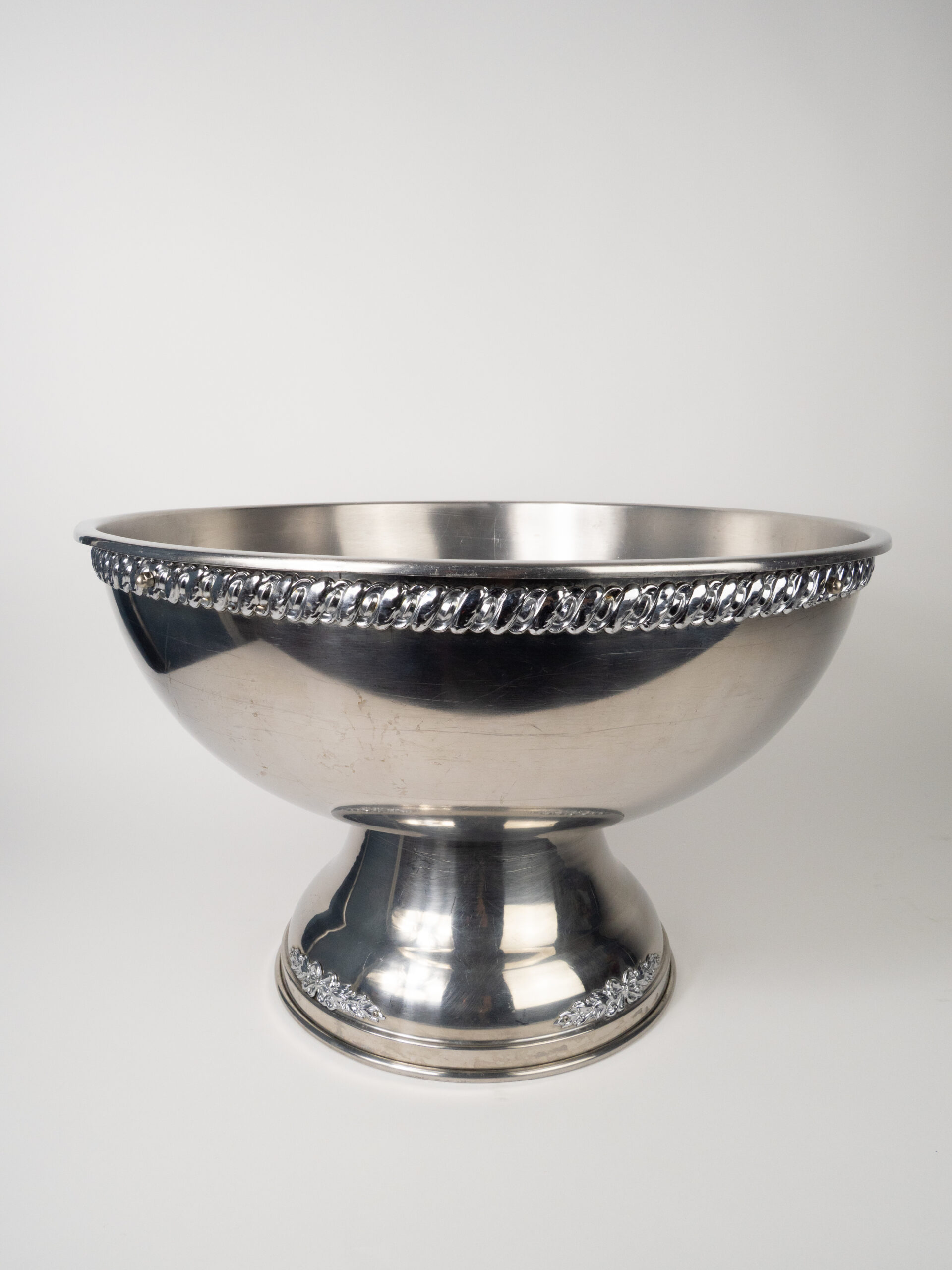 STAINLESS STEEL PUNCHBOWL 28 QT W/ SILVER PEDESTAL