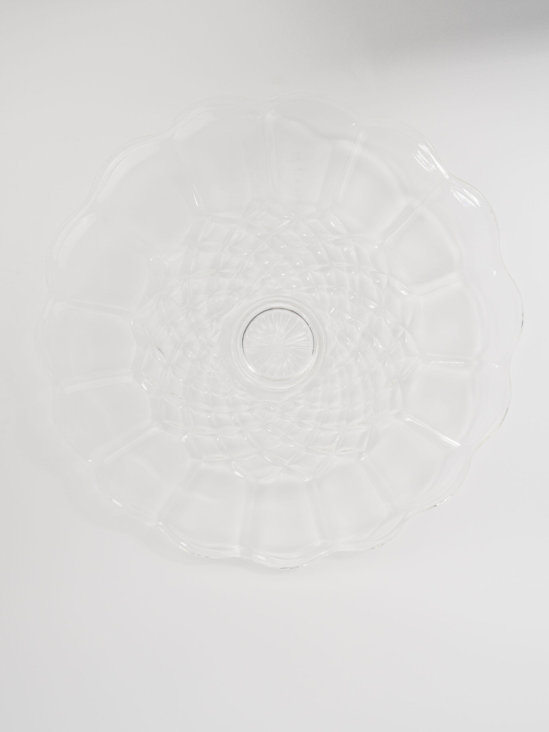 SCALLOPED PUNCHTRAY 22"
