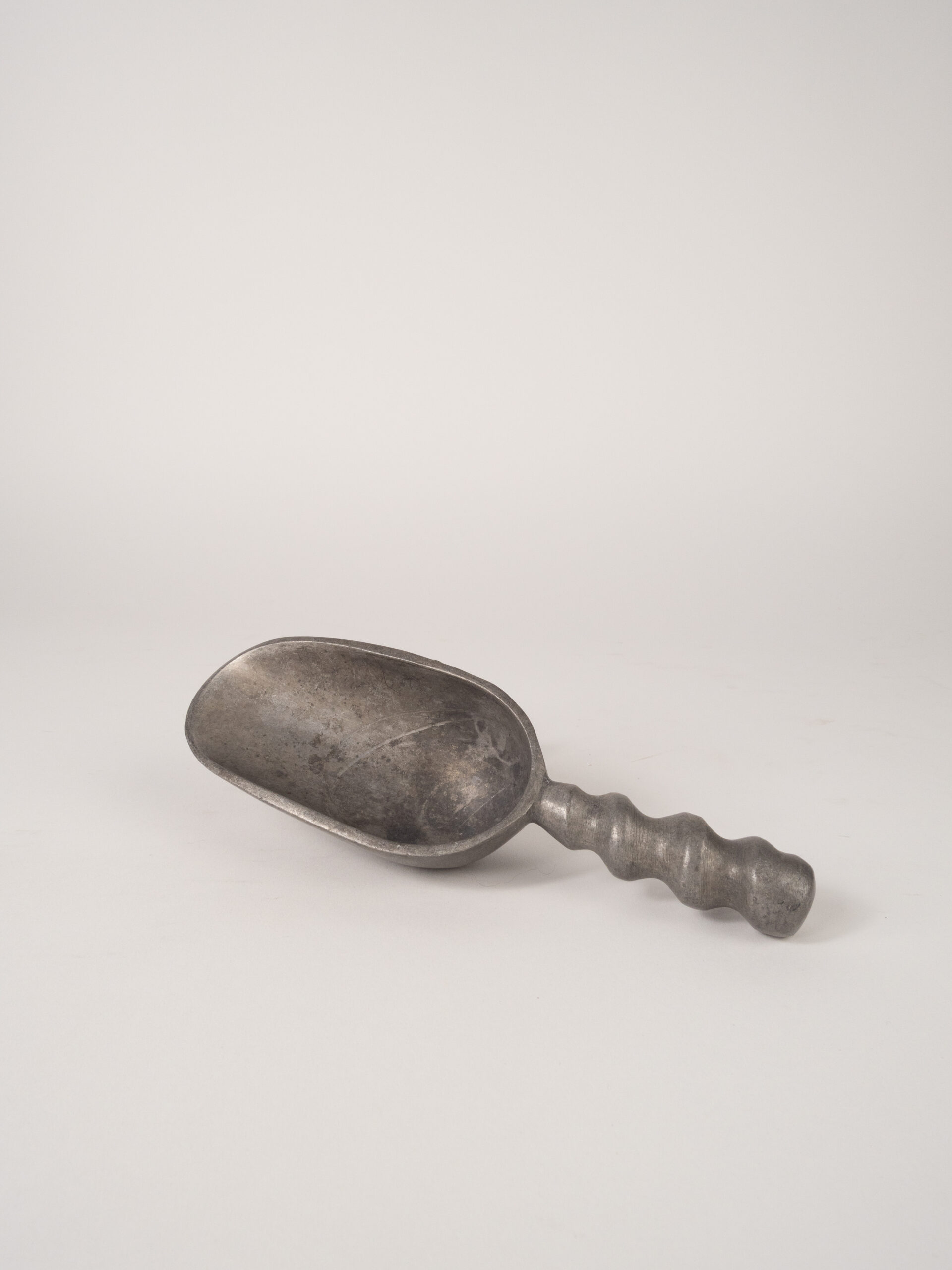 MEDIUM SWIRL ICE SCOOP