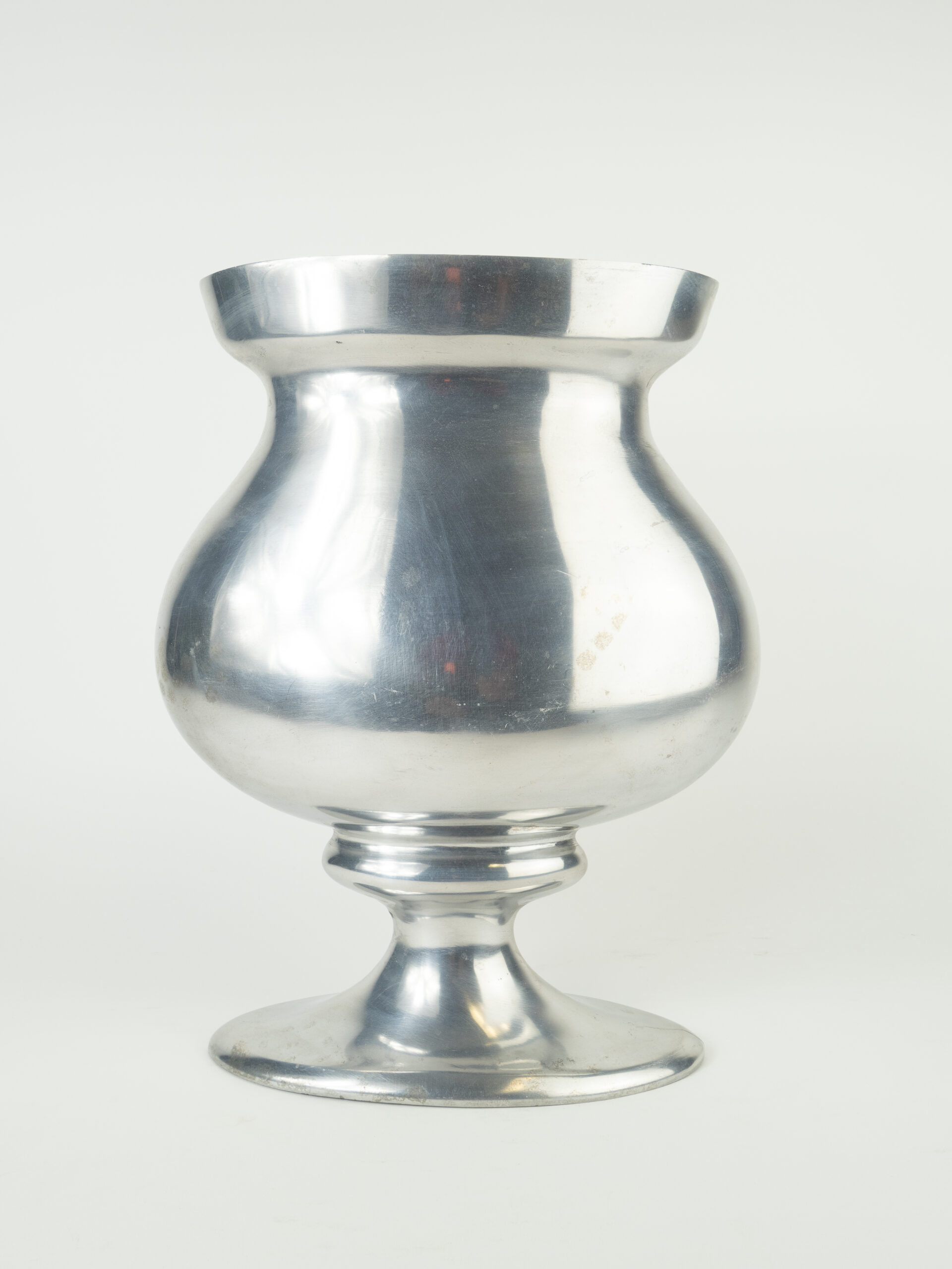 ALI VASE 9.5"X4.5"X14.5"