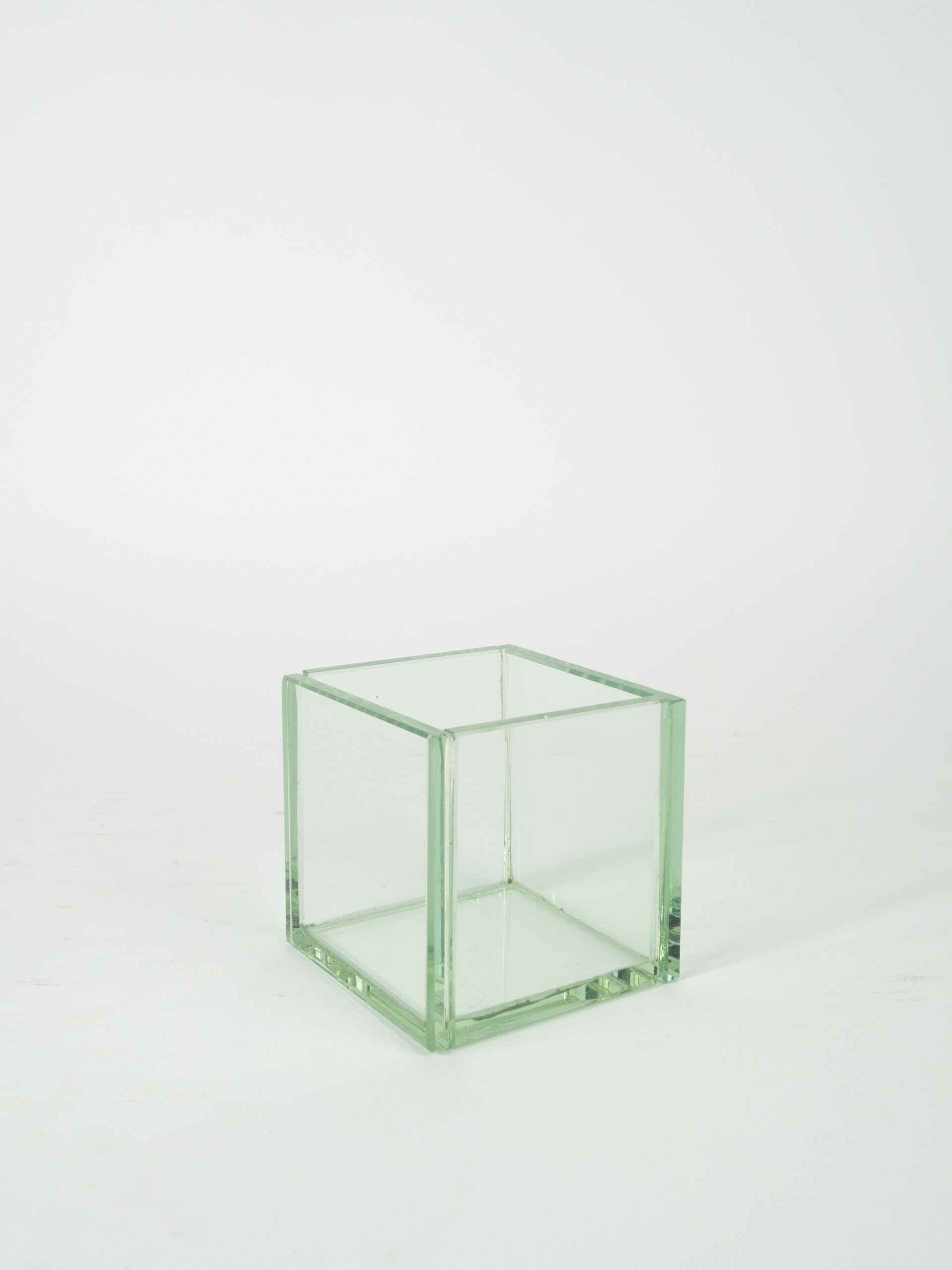 PLATE GLASS CUBE VASE 4"