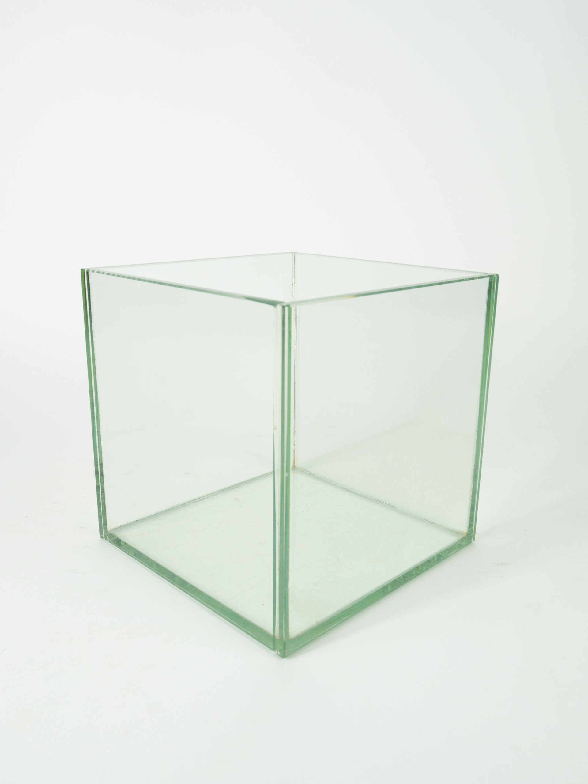 PLATE GLASS CUBE VASE 8"