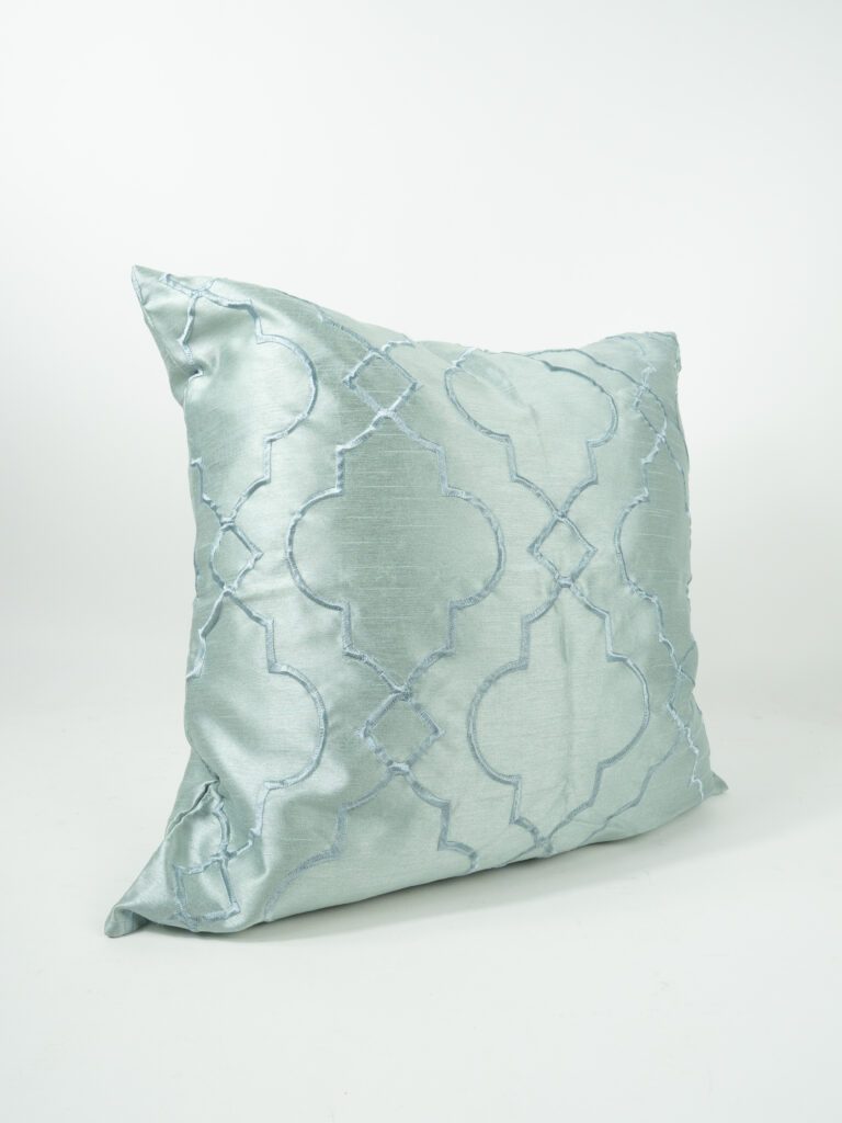 QUATREFOIL SEA FOAM PILLOW