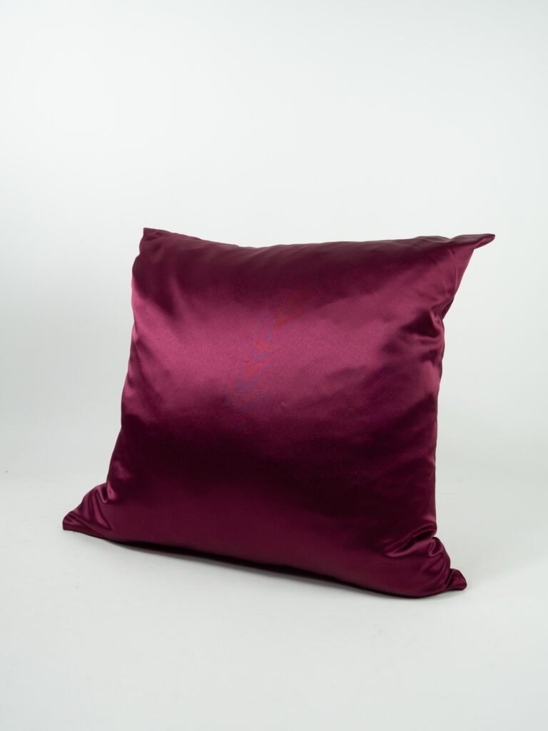 SATIN LAMOUR BURGUNDY PILLOW
