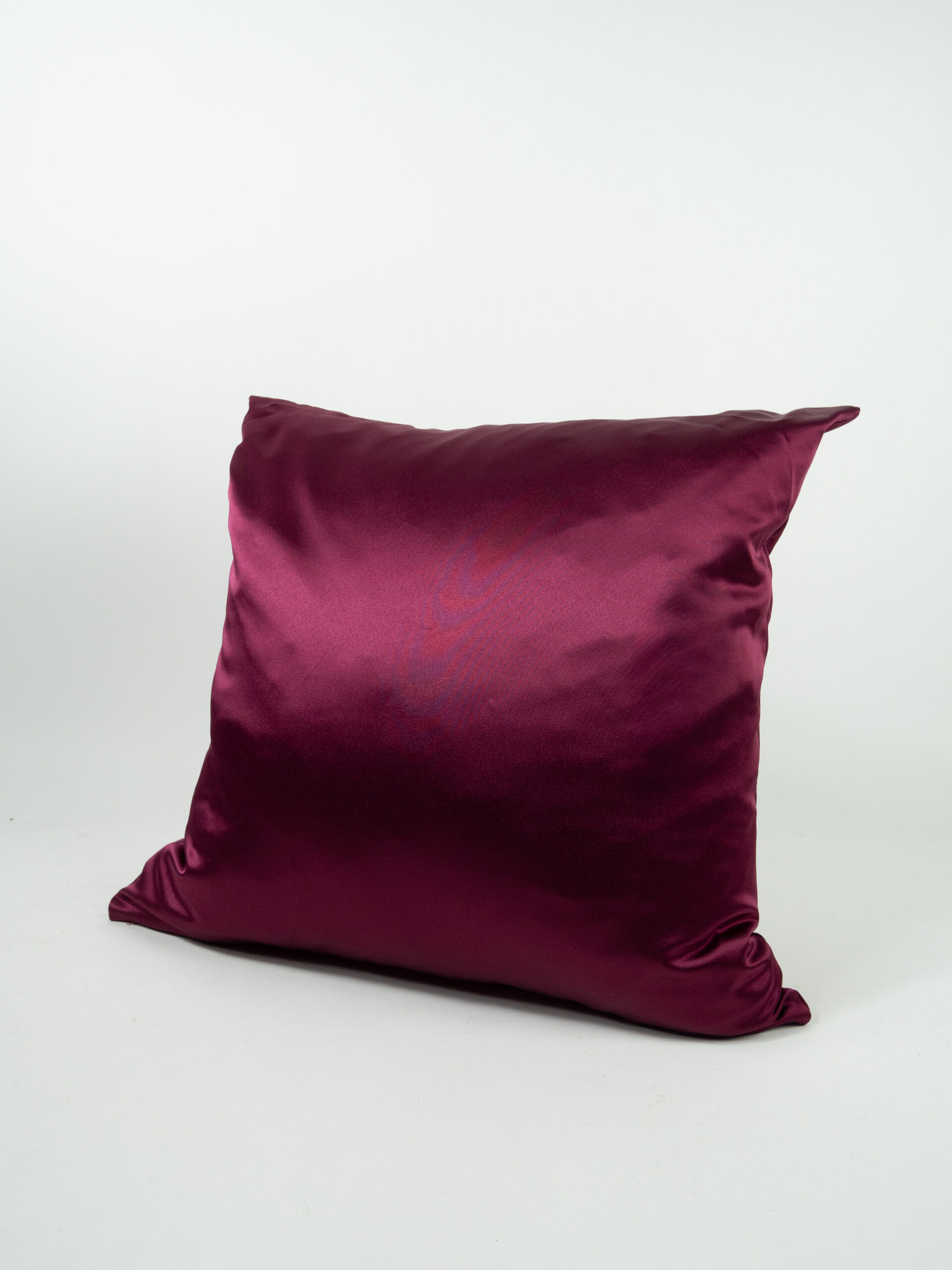 SATIN LAMOUR BURGUNDY PILLOW
