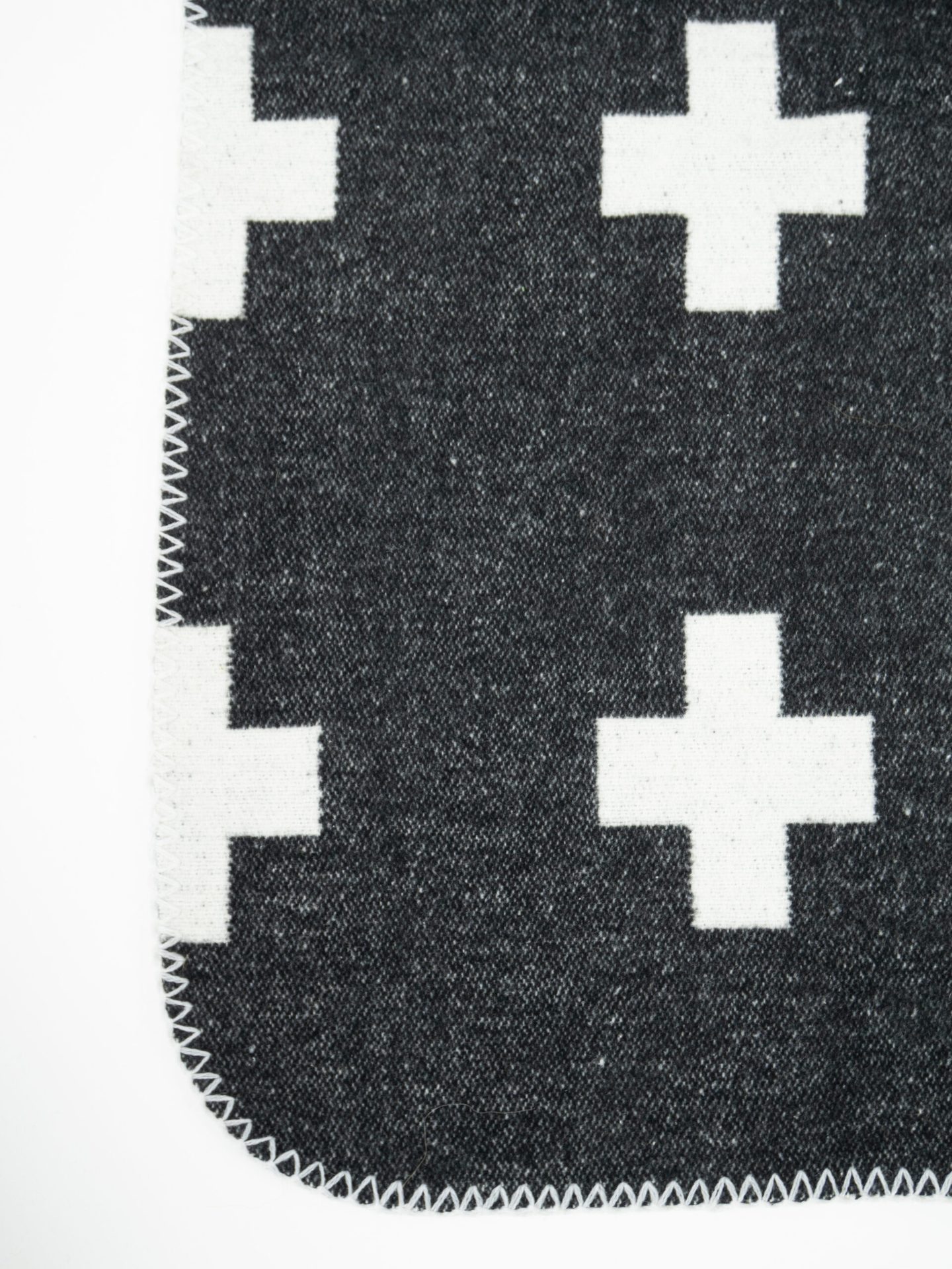 BLACK AND WHITE PLUS THROW