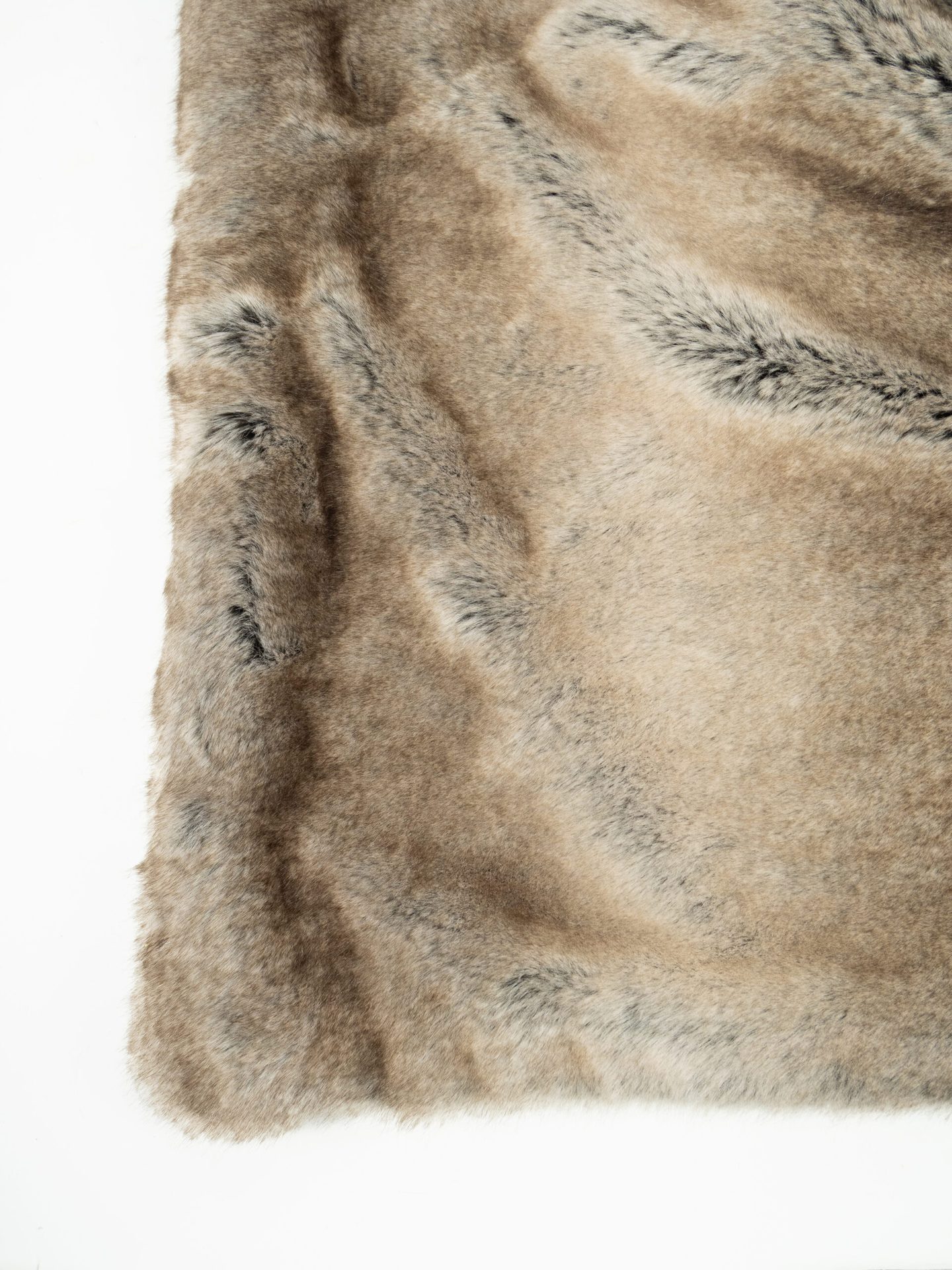 MOCHA FAUX FUR THROW