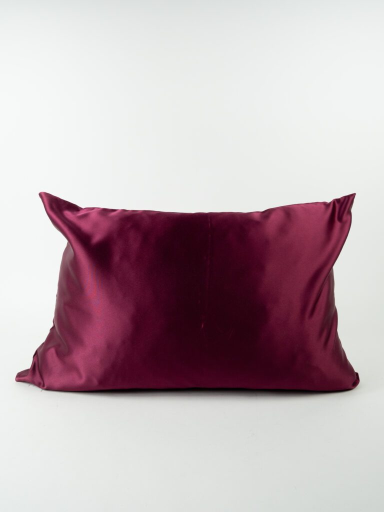 SATIN LAMOUR BURGUNDY PILLOW