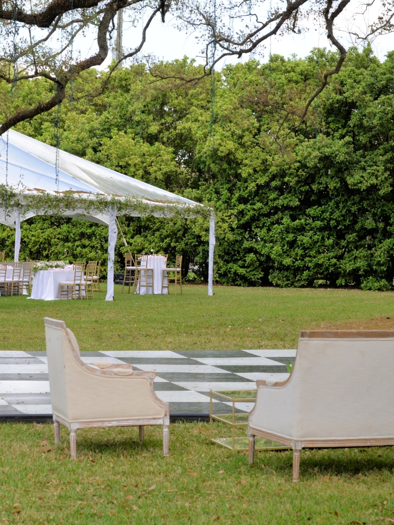 BLACK & WHITE CHECKERED DANCE FLOOR